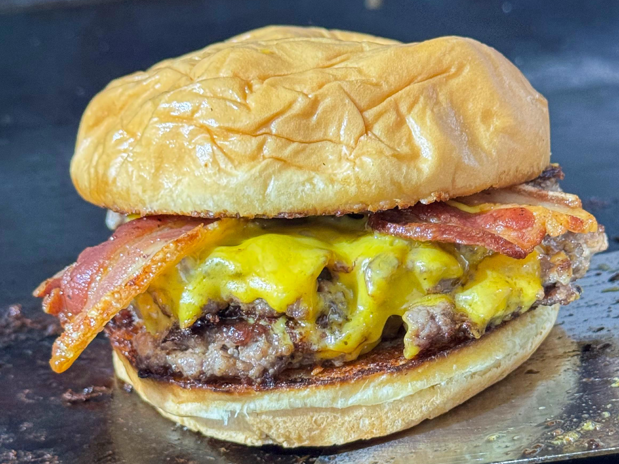 CHEESE BACON + PAPAS FRITAS