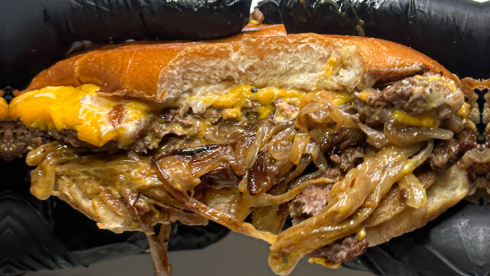 TOM'S BURGER | BURGERS