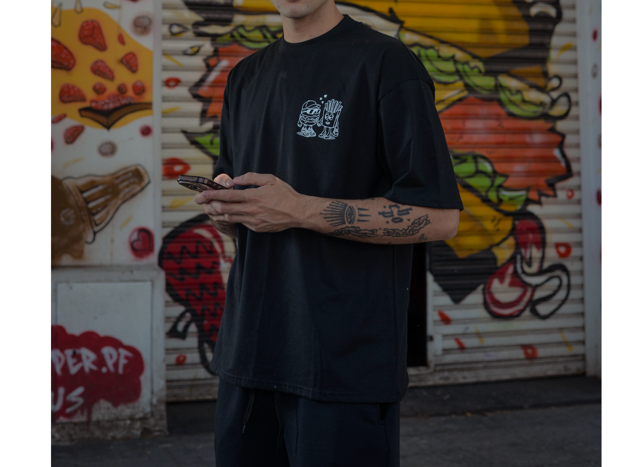 REMERA #02 + STICKER