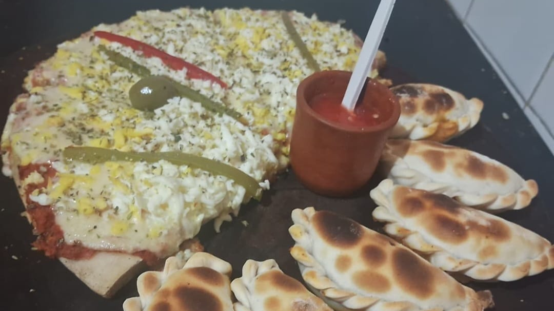 PROMO DE PIZZAS CON EMPANADAS