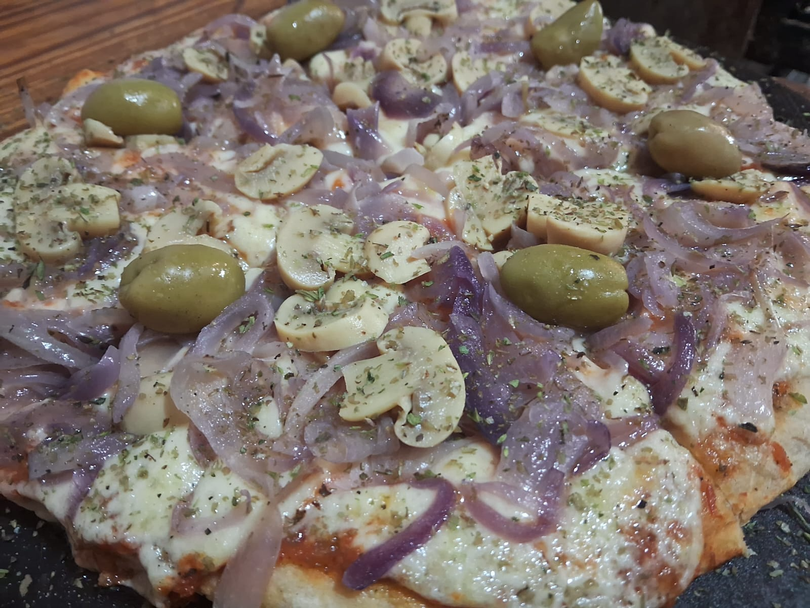 Pizza fugazeta y champiñones