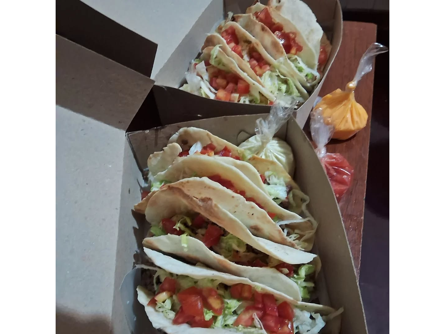 2 tacos de carne + 2 tacos de pollo tradicionales
