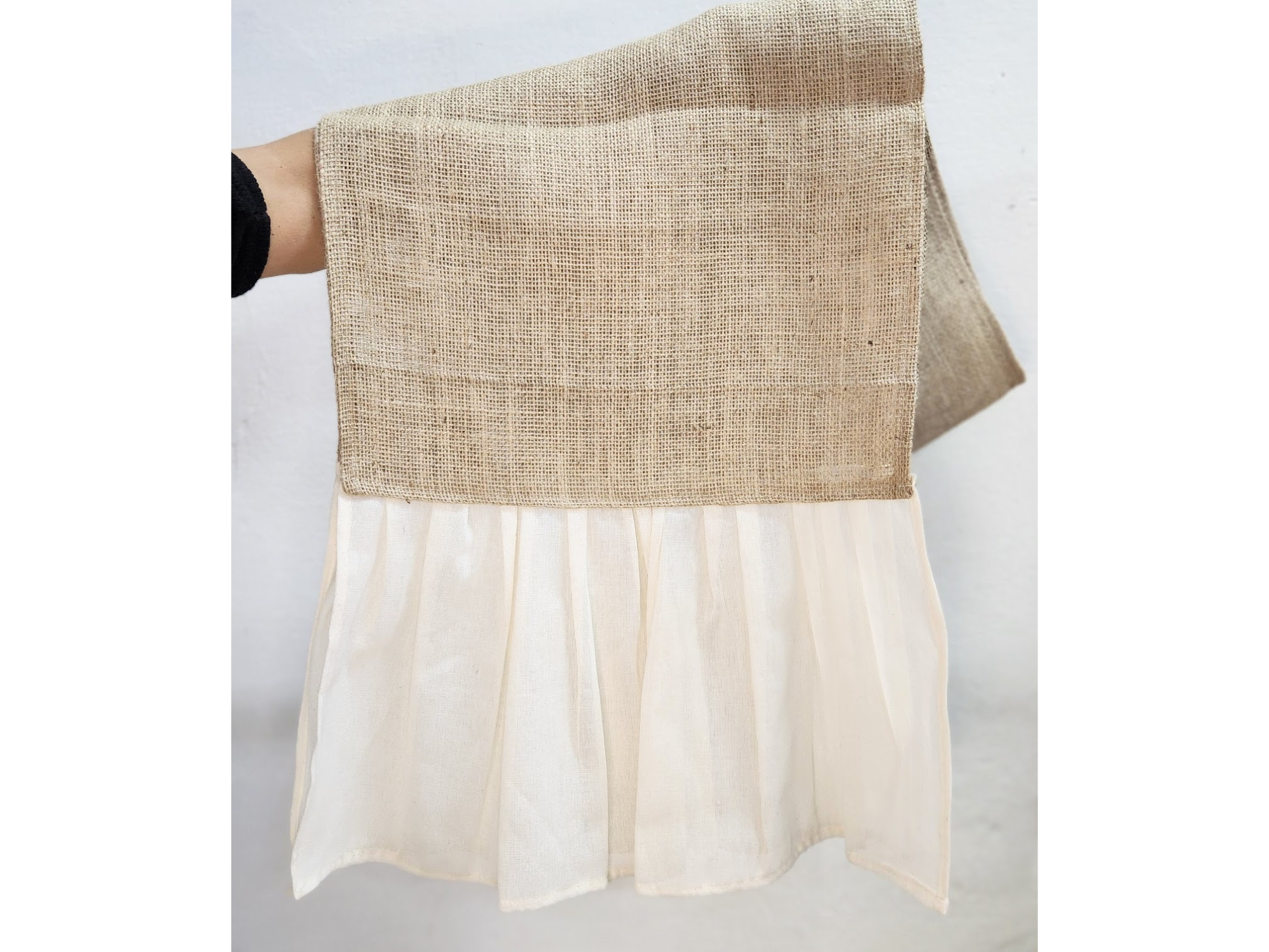 Camino de mesa arpillera con volado