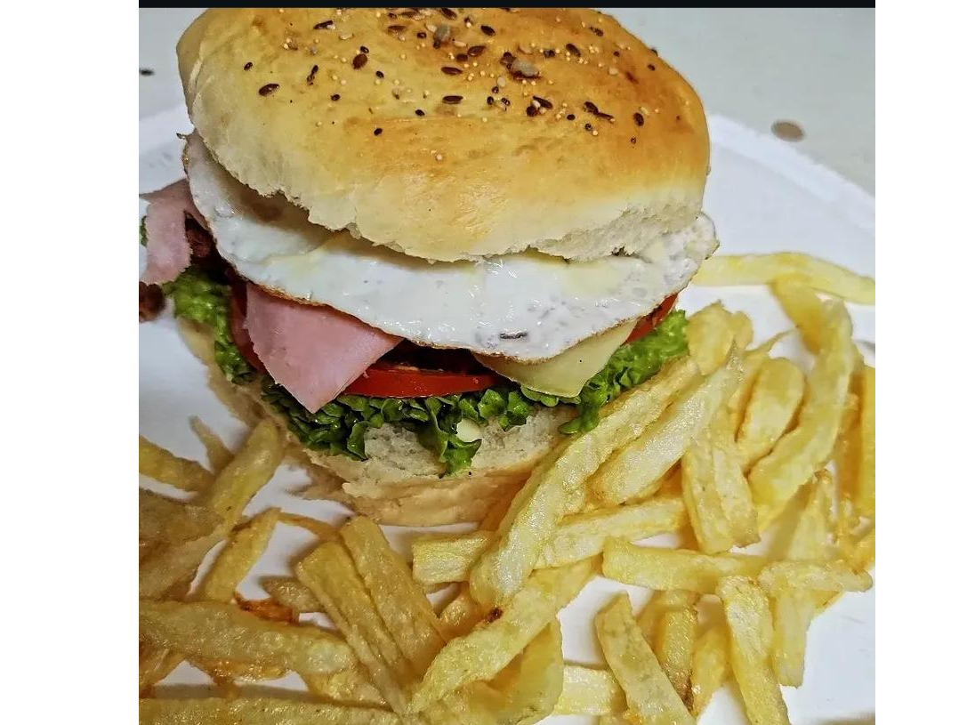 Hamburguesa con papas fritas