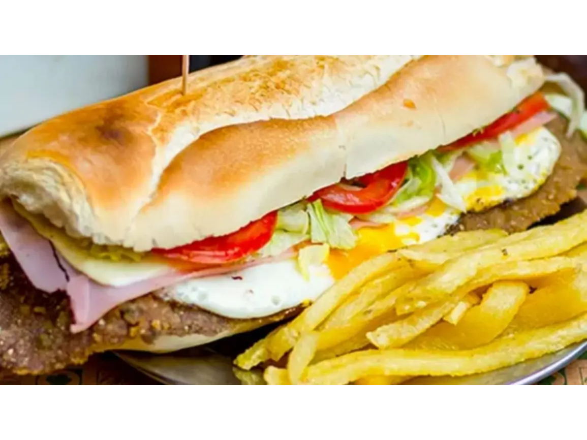 Sandwich de milanesa con papas frtas