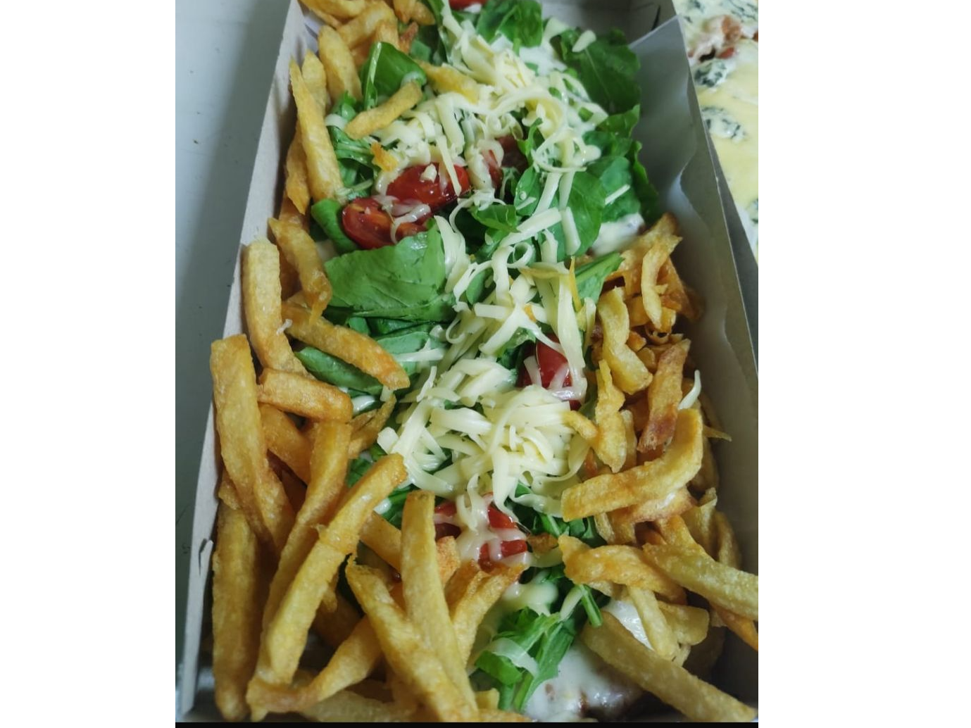 Mediterranea con papas fritas
