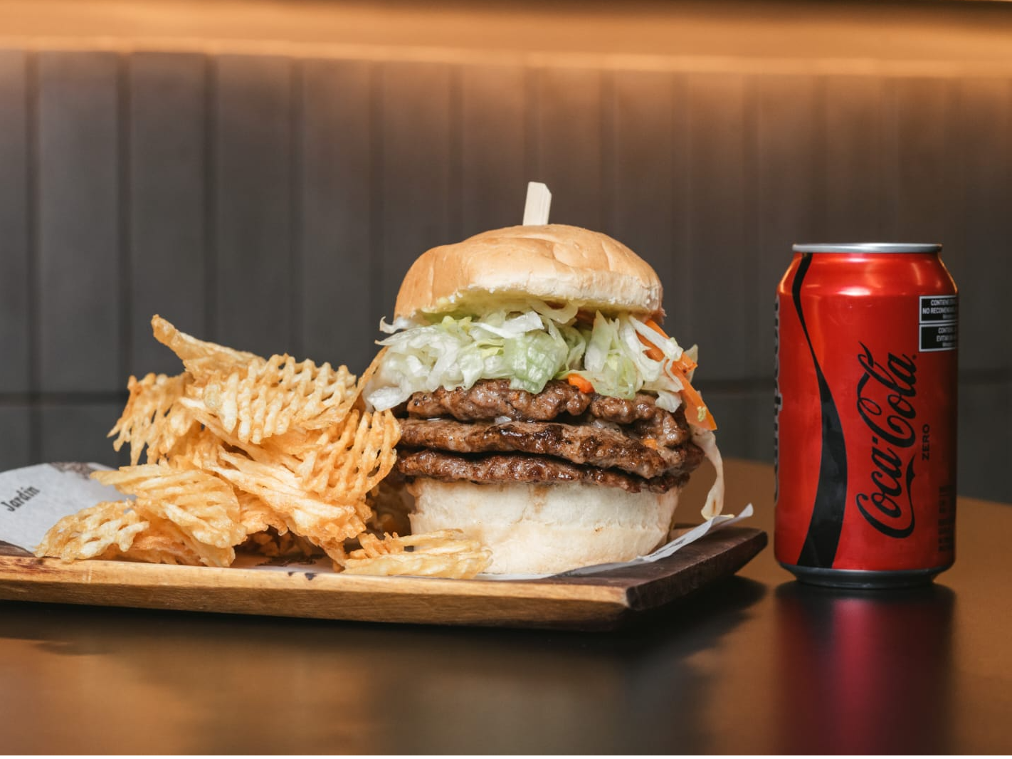 HAMBURGUESA TRIPLE CON GASEOSA 350CC