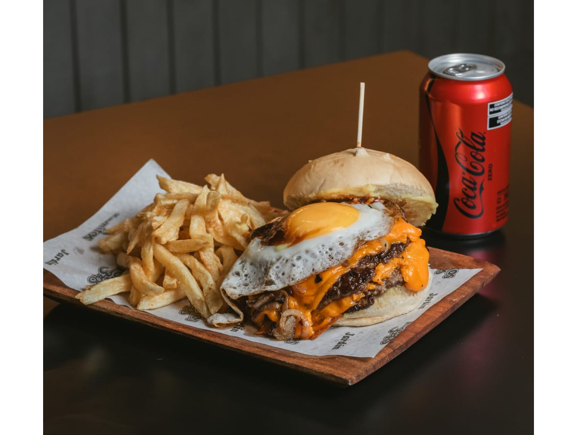 HAMBURGESA DOBLE CARNE CON GASEOSA350CC