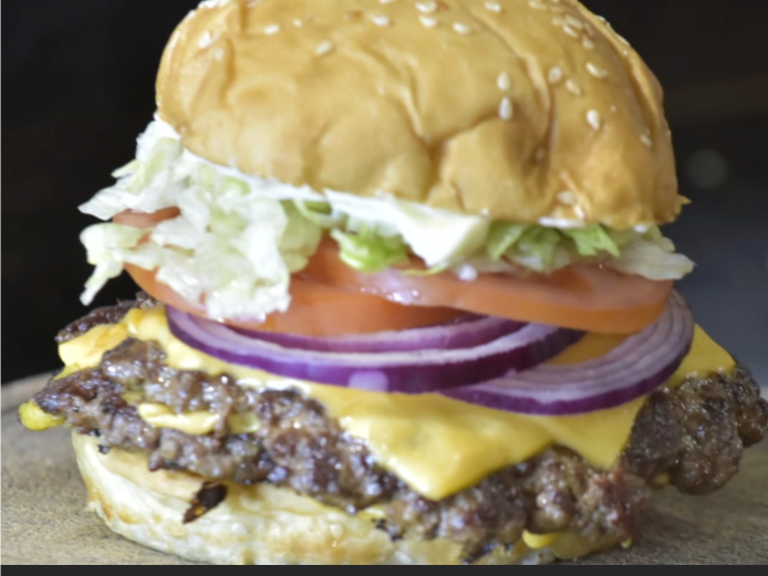 2 HAMBURGUESAS CLASICAS  CON PAPAS