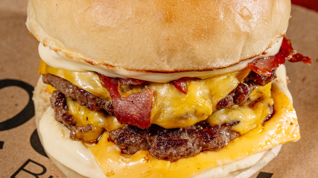 BURGERS C/ PAPAS FRITAS