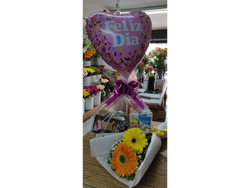 Desayuno felicidades + ramo de gerberas