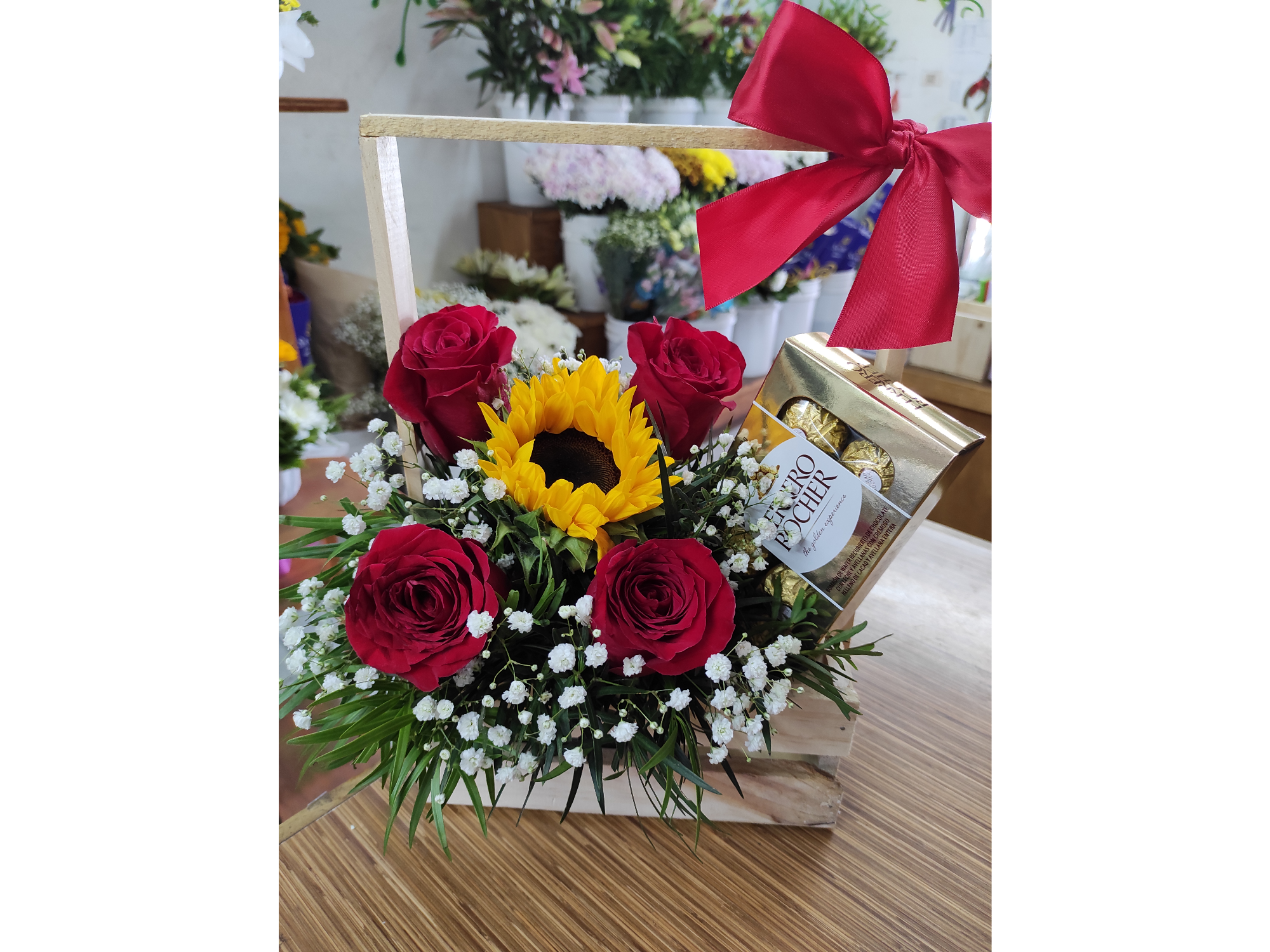 Caja Valencia (incluye ferrero de 8 unidades)