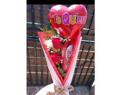 Te quiero Rosas(incluye globo pequeño y chocolate)