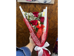 Rosas y ferrero (color de rosas a elección)