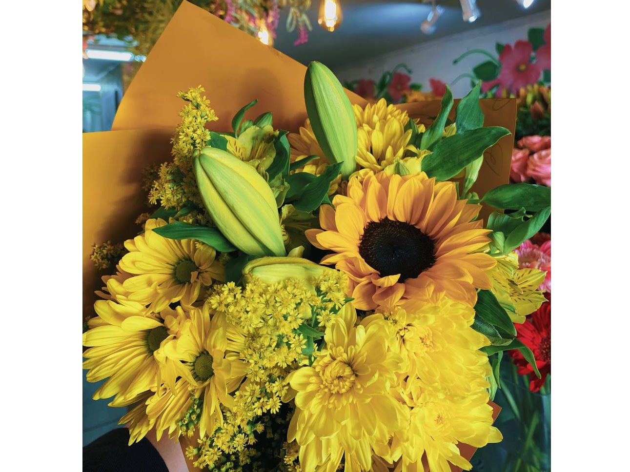 Ramo lilium y girasol centro