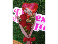 Trípode flores con nubesitas y globo pequeño