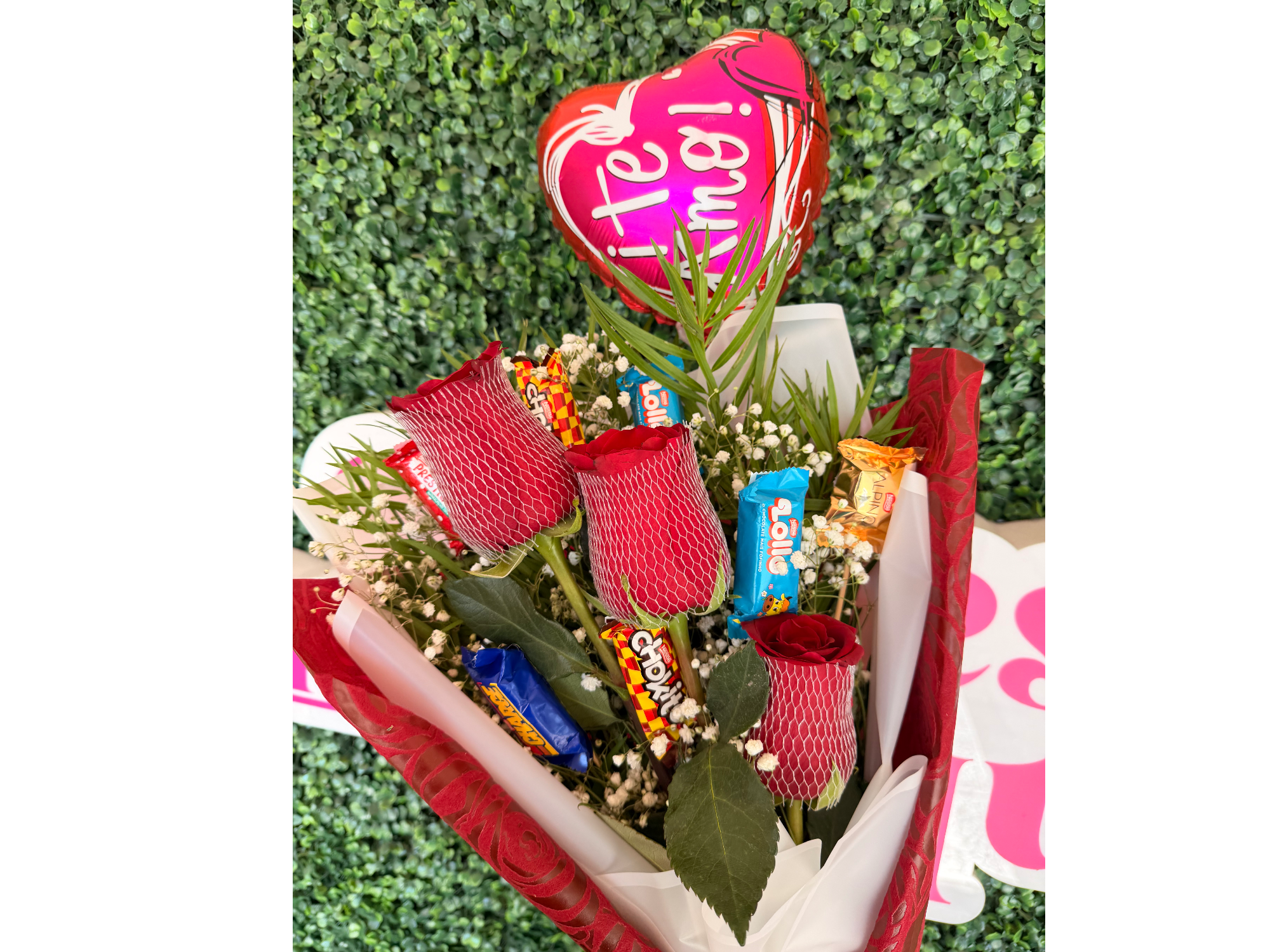 Rosas, chocolates y globo