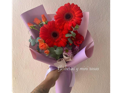 Gerbera y mini rosa