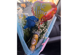 Rosa azul mas ferrero