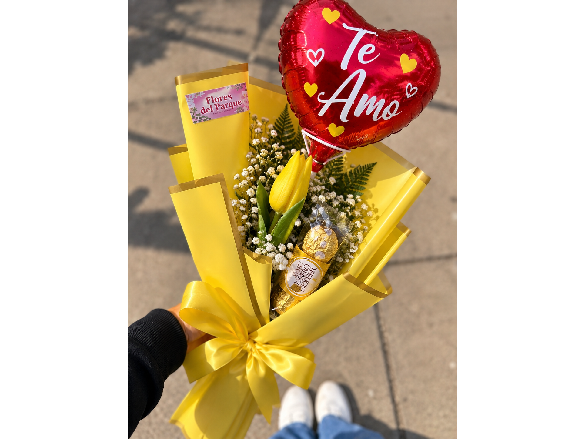 Tulipán amarilllo y Ferrero + globito