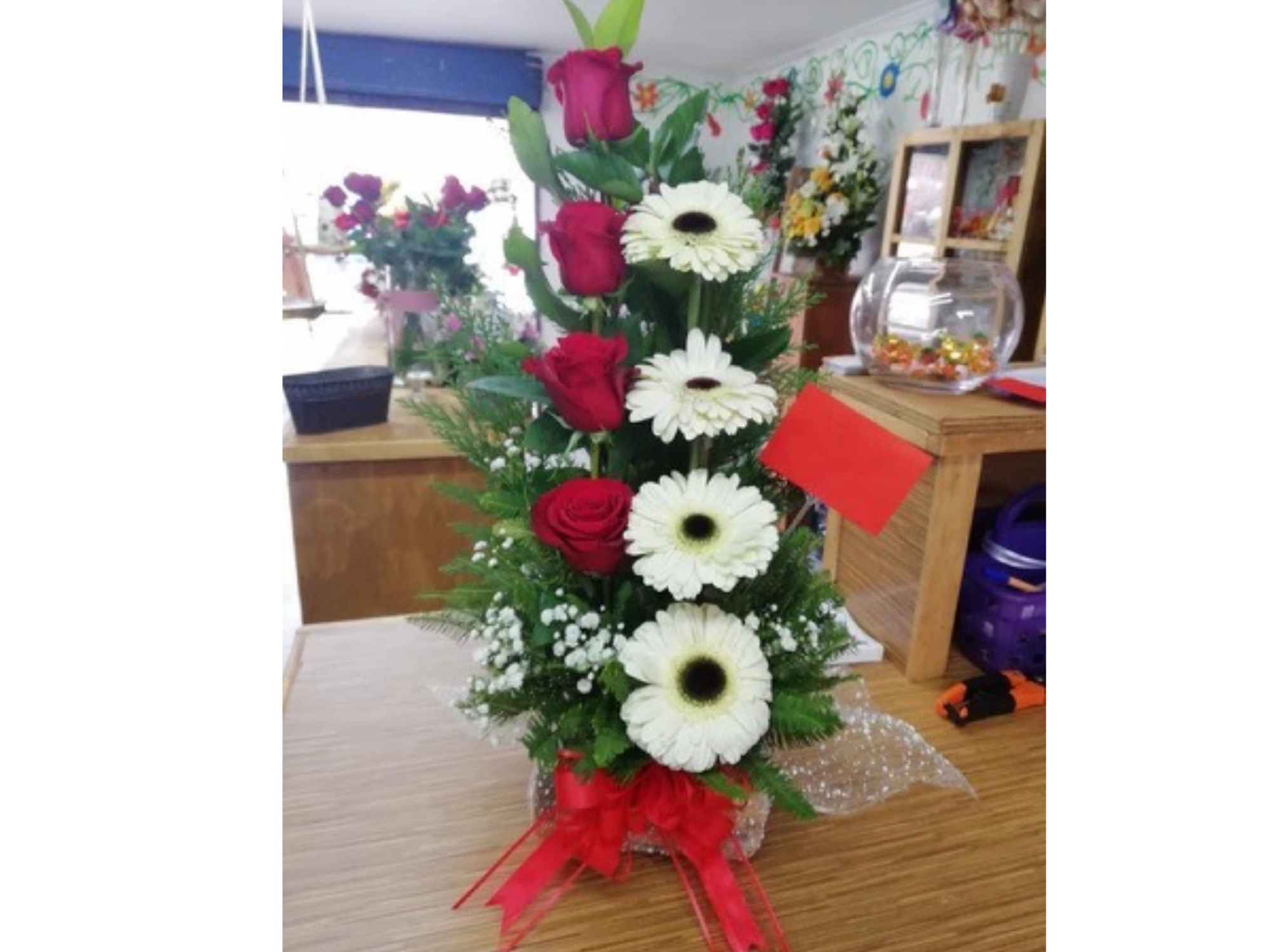 Arreglo en base rosa /Gerbera