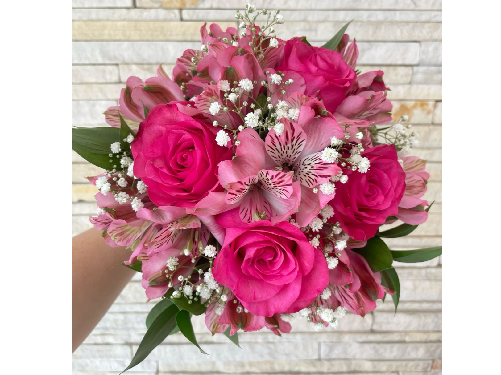 Ramo rosas y astromelias