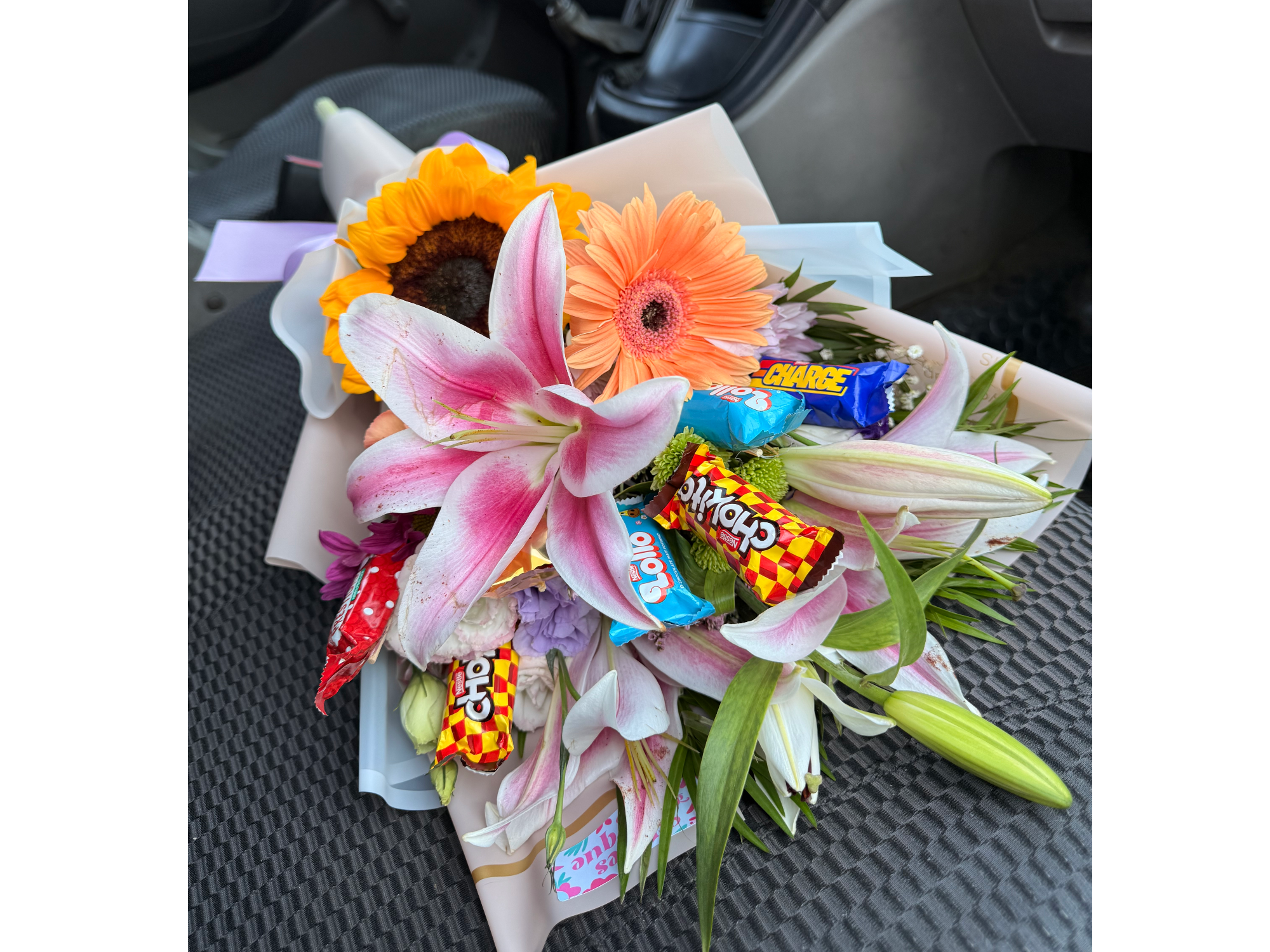 Bouquet primaveral con chocolates