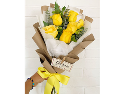 6 rosas con eucalipto