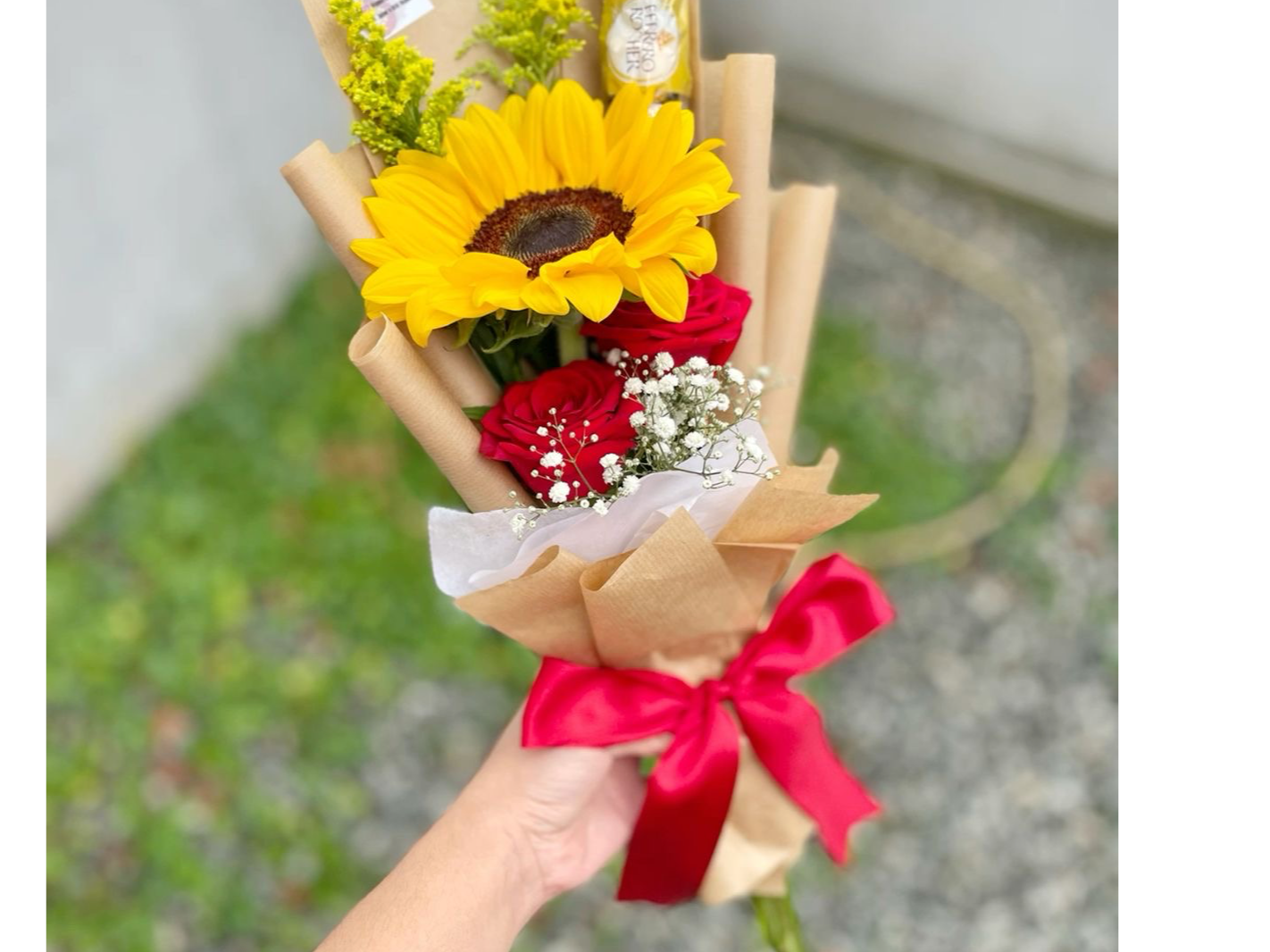 Trío de rosas y Ferreros ( color papelería opcional )