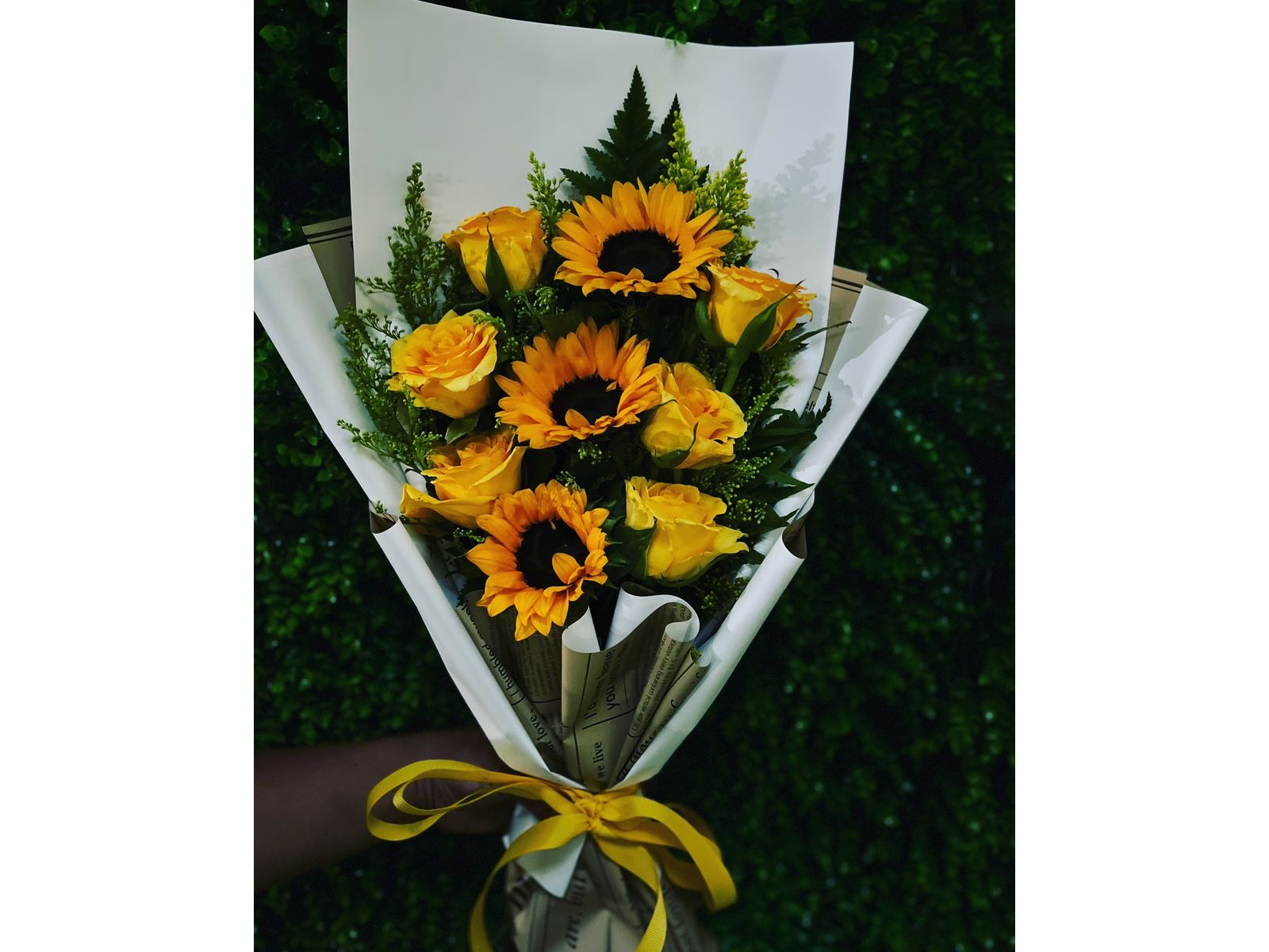 Girasoles y rosas
