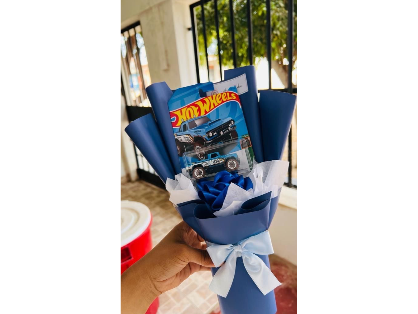 ROSA AZUL NATURAL + hotweels