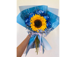 Girasol centro, fondo azul