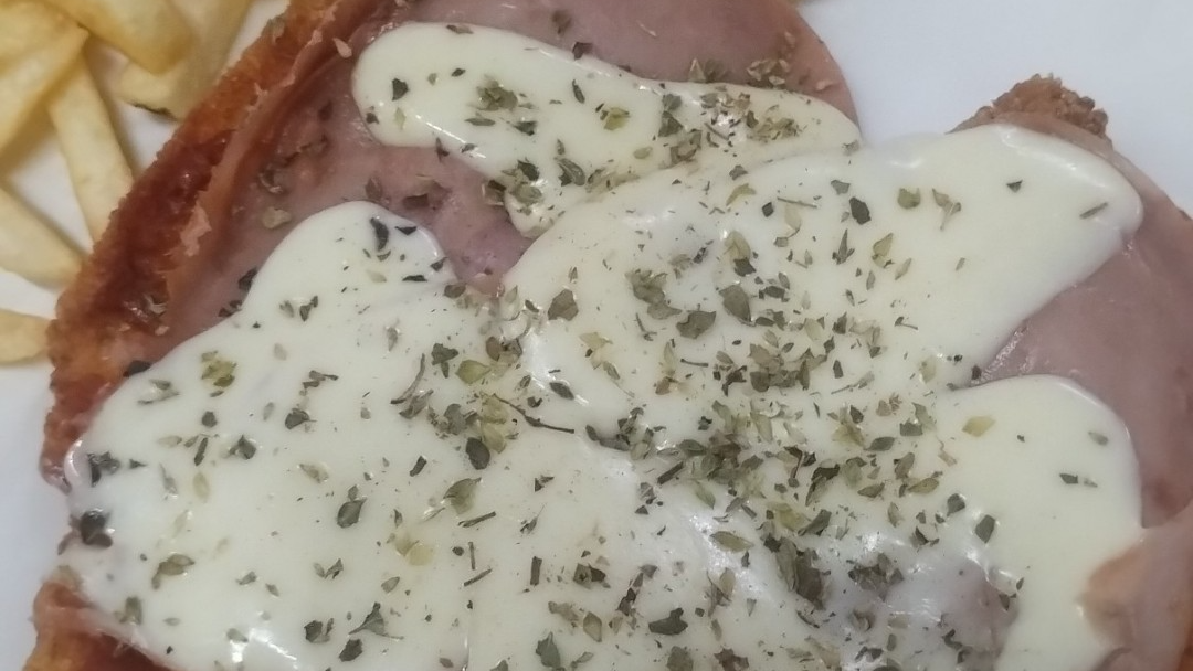 Hamburguesas completas/Milanesas cocidas x unidad / crudas x kg