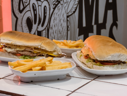 2 Messirve MEDIANOS + PAPAS BASTON