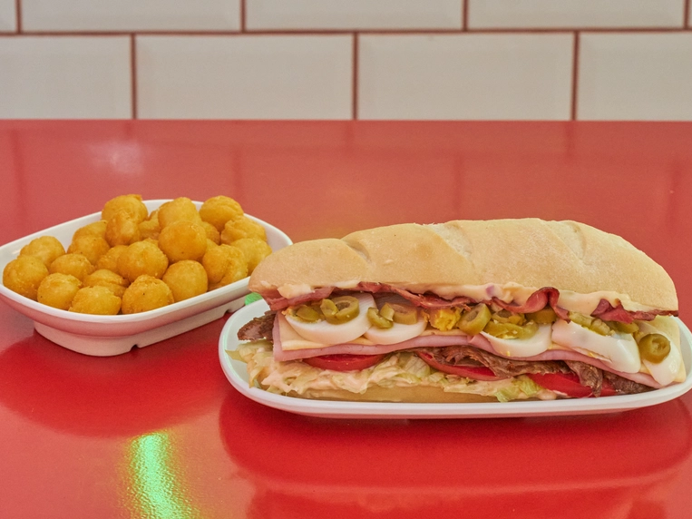 Chivito WTF (mediano con papas)