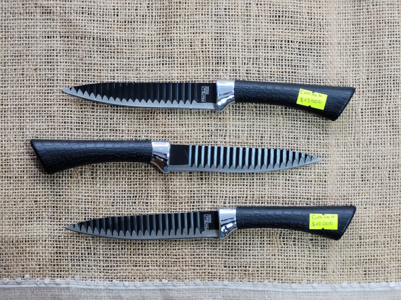 Cuchillo negro texturizado