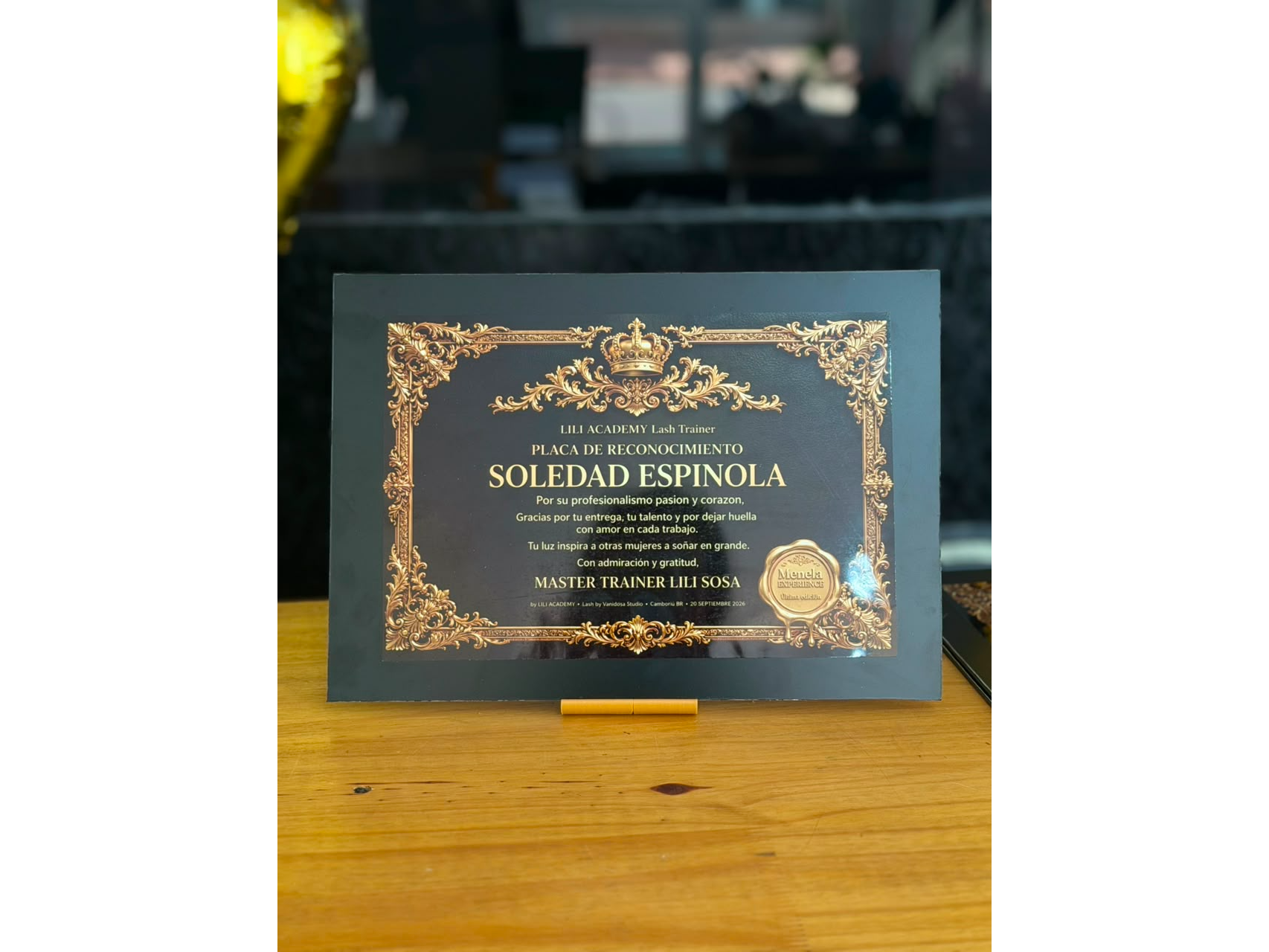 Muestra de cuadro de reconomiento en placa de aluminio y Base de ACM