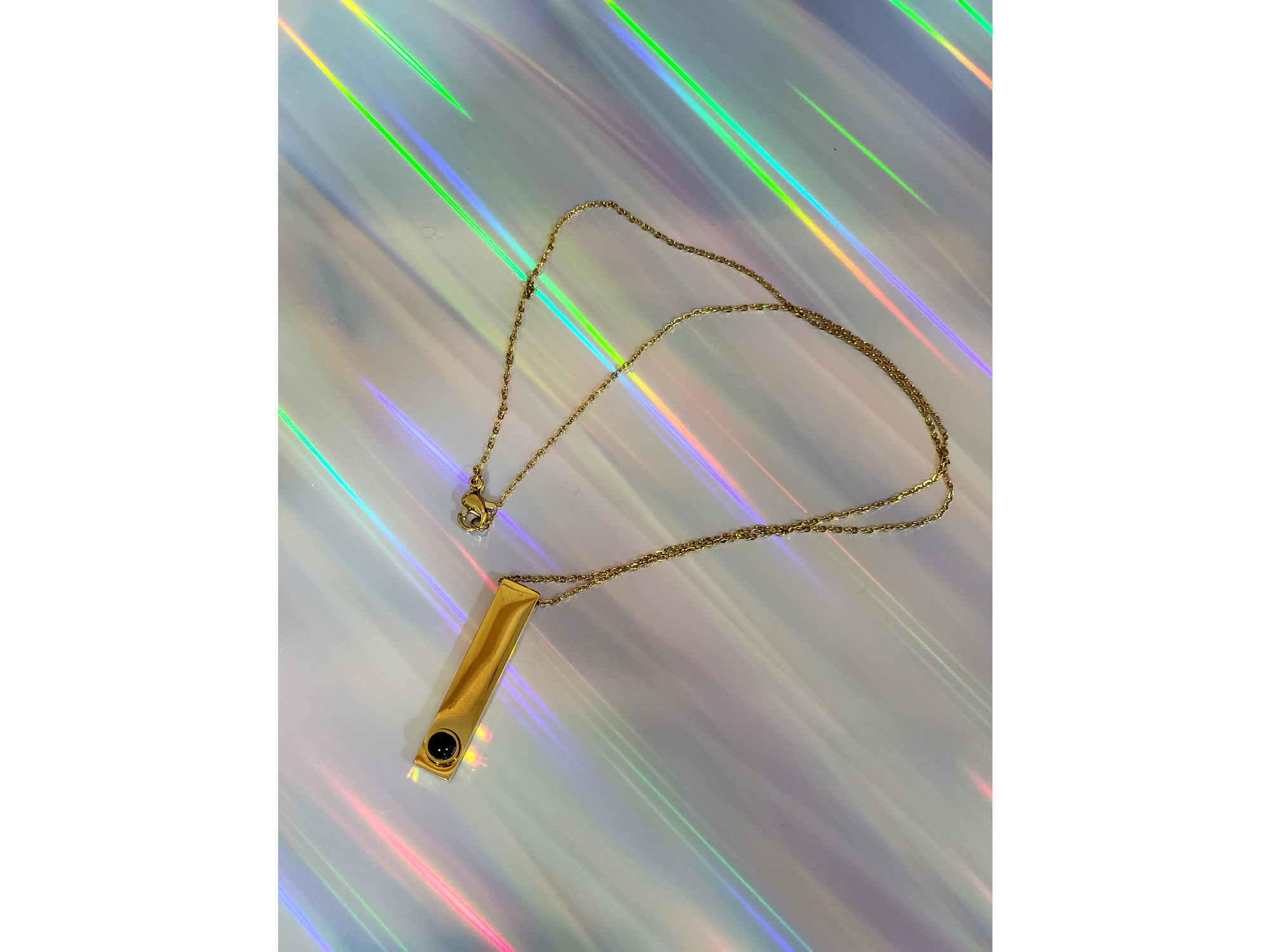 Dije Amor en 100 idiomas + collar