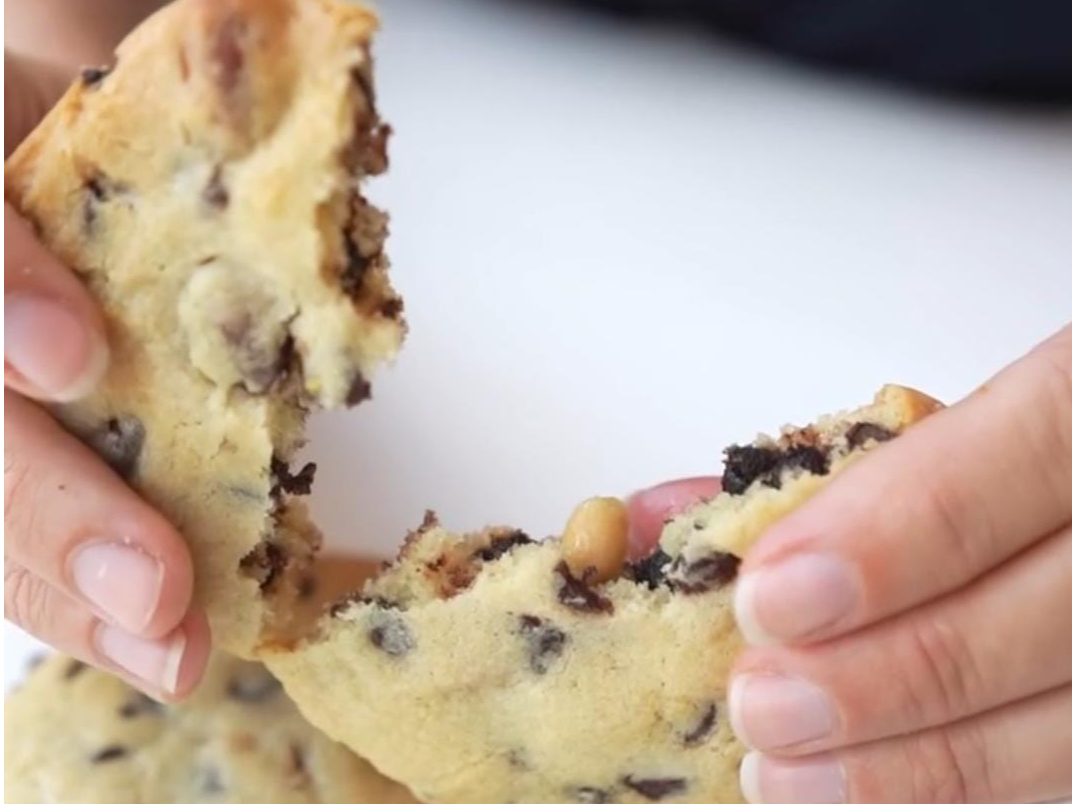Cookie vainilla Con Frutos Secos  y  Chcolate