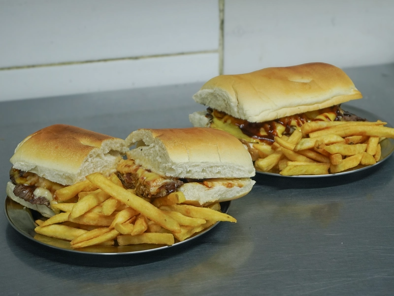 2 Piolas (medianos) c/papas baston
