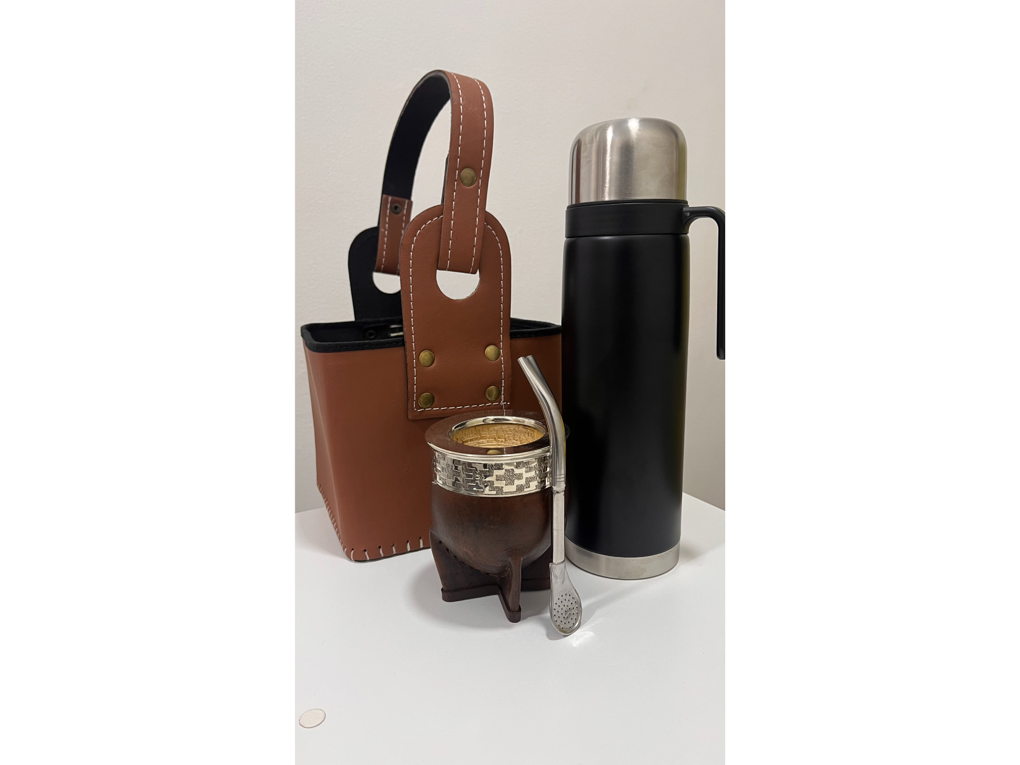 COMBO MATE IMPERIAL CALABAZA VIROLA LISA CANASTA SIMIL CUERO TERMO NEGRO Y BOMBILLA PICO LORO