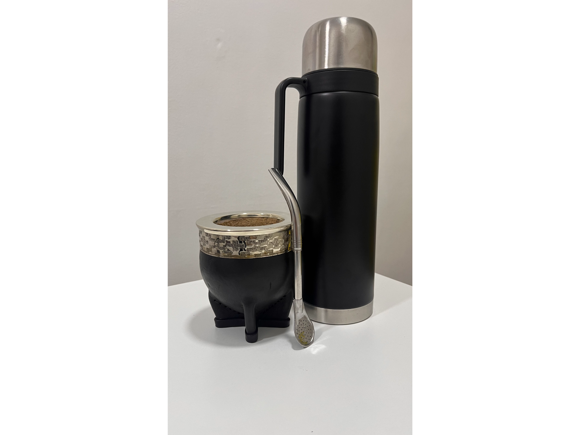 MATE IMPERIAL NEGRO TERMO NEGRO Y BOMBILLA PICO LORO