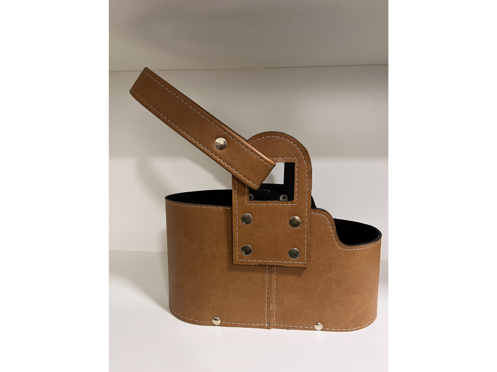 CANASTA OVALADA SIMIL CUERO MARRON SUELA