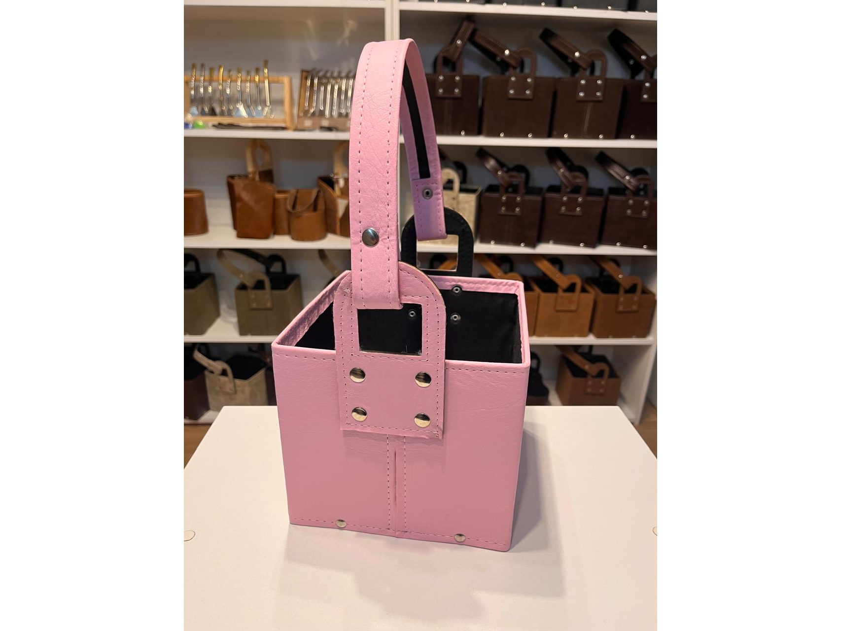 CANASTA SIMIL CUERO ROSA