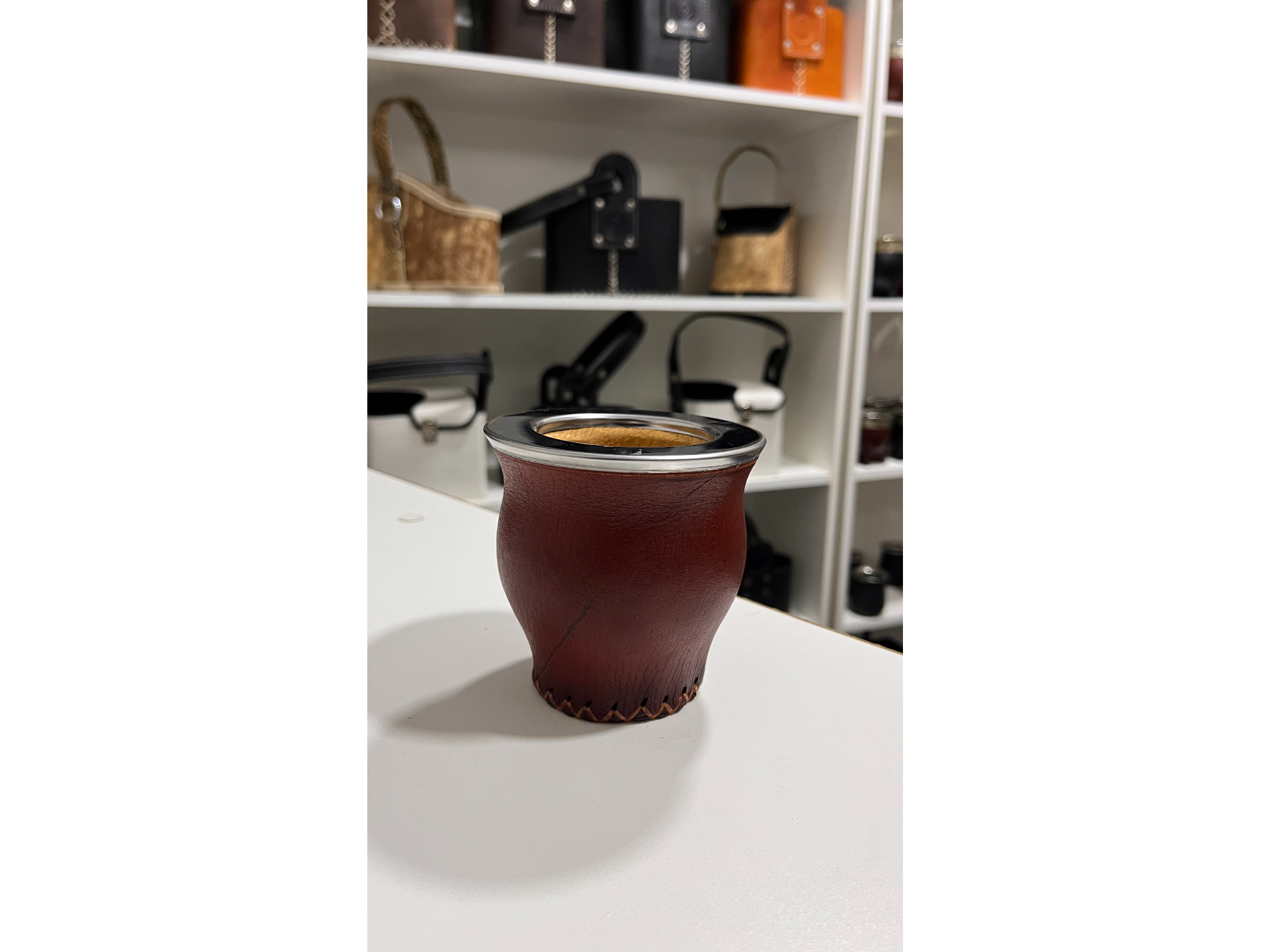 MATE CAMIONERO ALGARROBO FORRADO EN CUERO MARRON