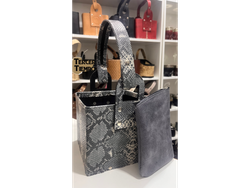 CANASTA CUERO SINTETICA CON YERBERA COLOR AZULADA Y BLANCO