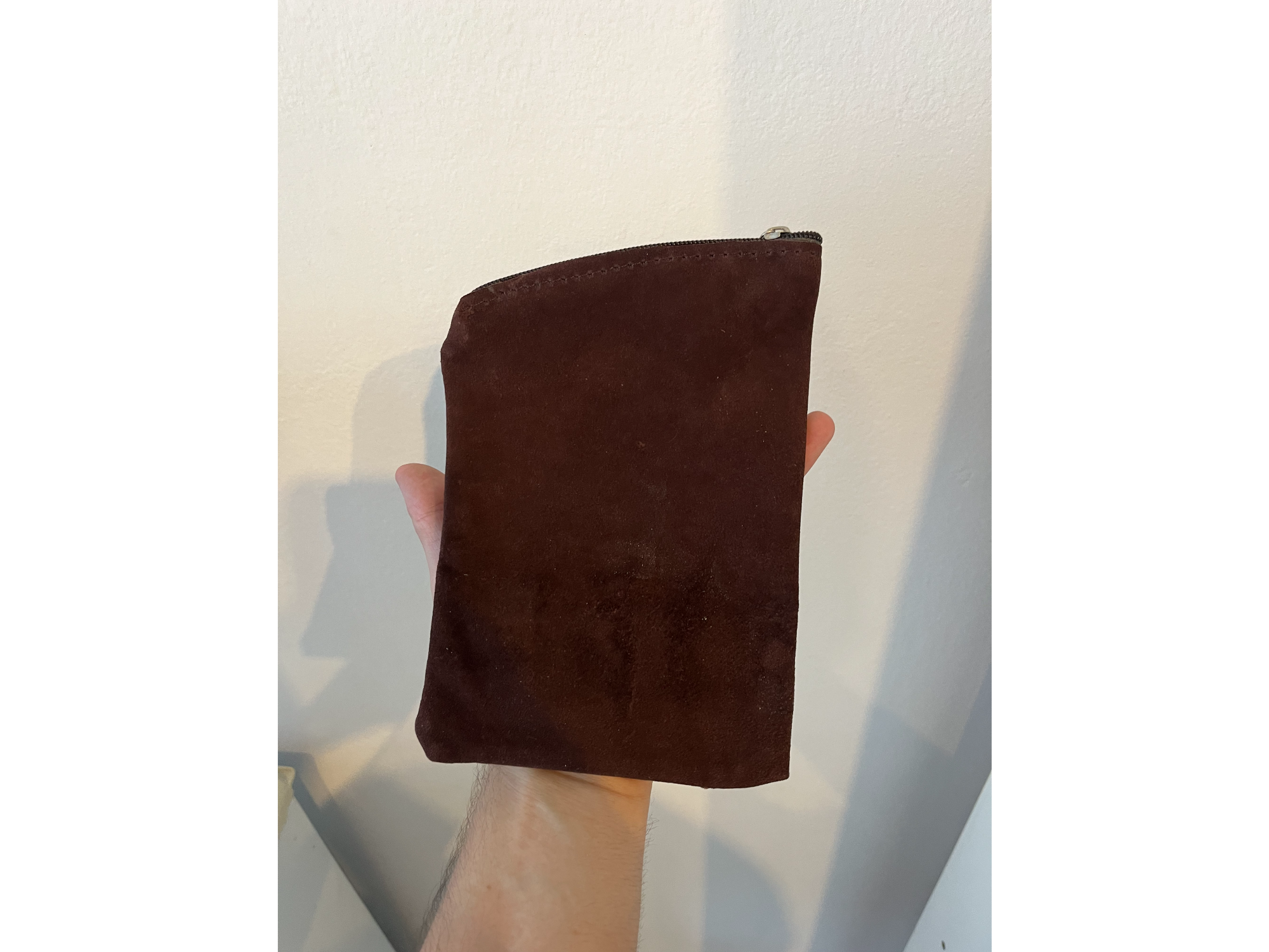 YERBERA DE CUERO MARRON