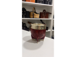 MATE IMPERIAL CON BASE COMPLETA CUERO REPUJADO MARRON ( SIN BOLITAS)