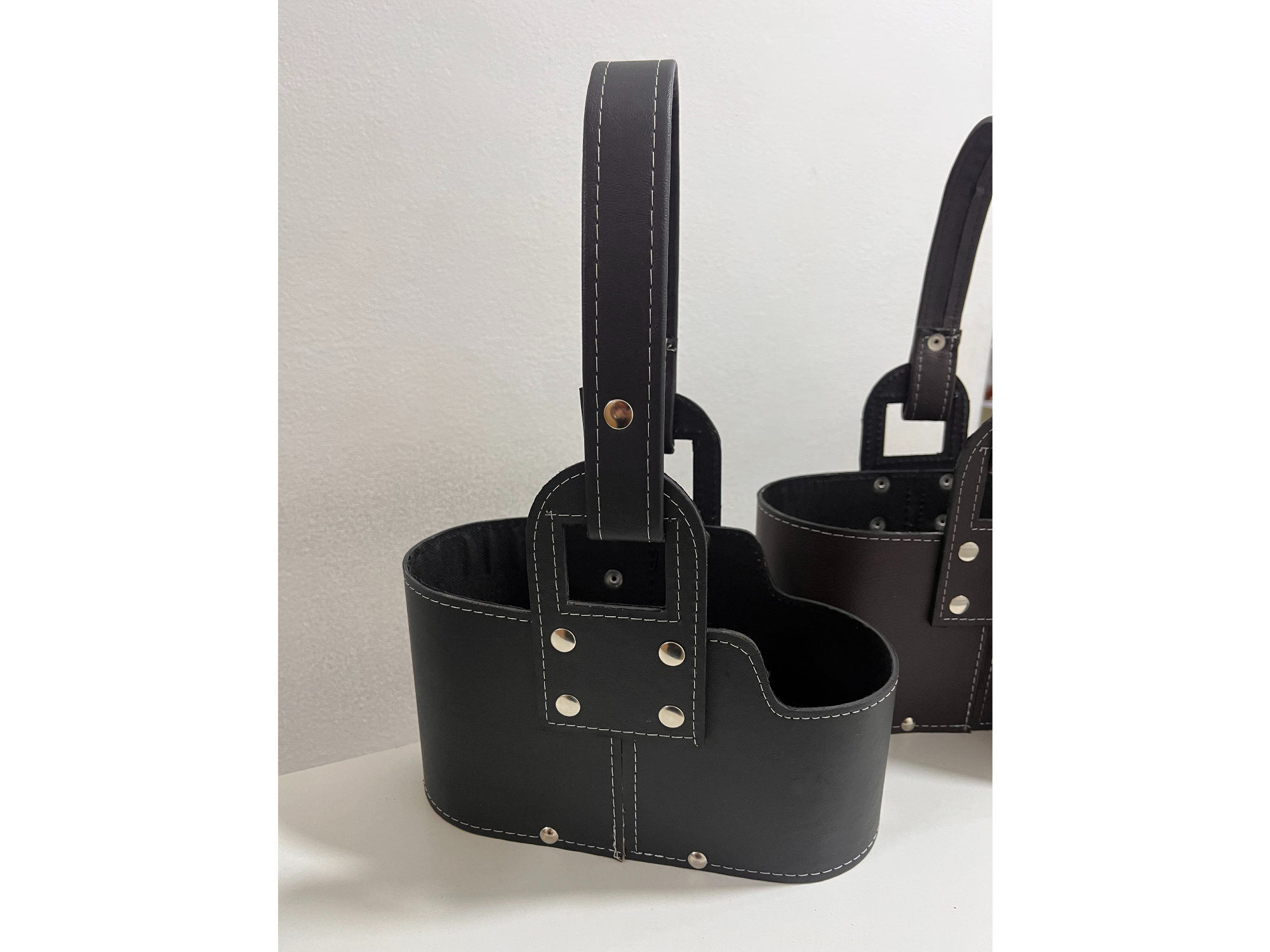 CANASTA OVALADA SIMIL CUERO NEGRA