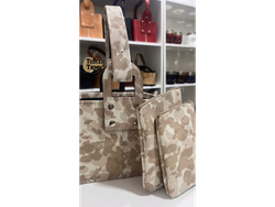 CANASTA DE CUERO SINTETICA CON YERBERA Y AZUCARERA COLOR VACA